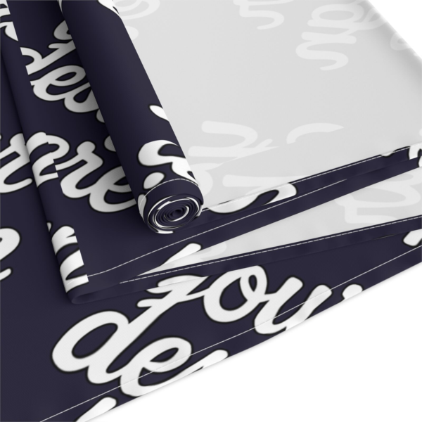 Table Runner — Elegant Dining Decor for Entertaining & Special Occasions